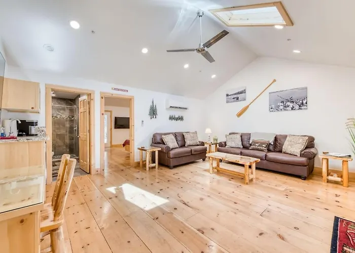 #3 Cottage Like Suite With Private Hot Tub